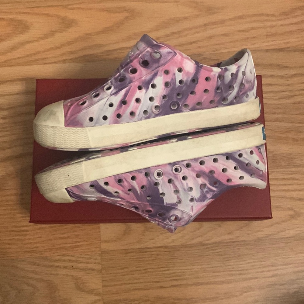 Native Jefferson purple pink tie dye water shoes c9